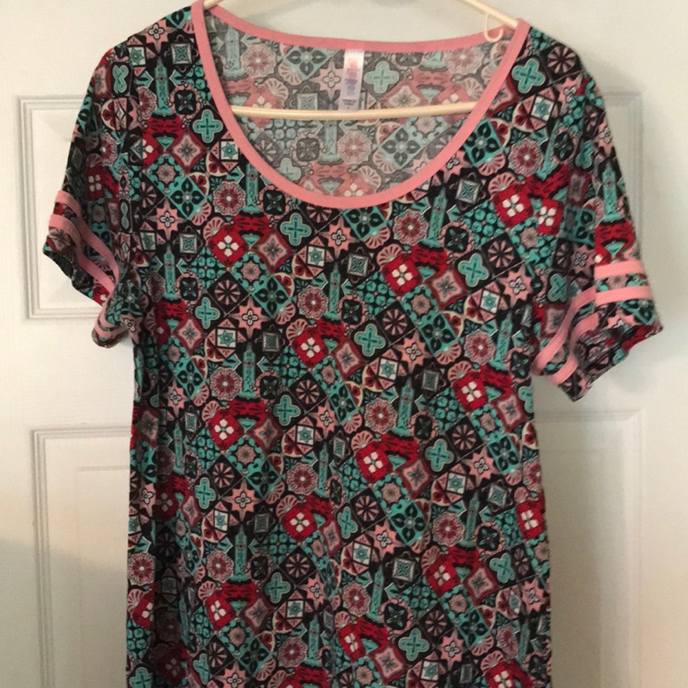 Lularoe Classic Tee